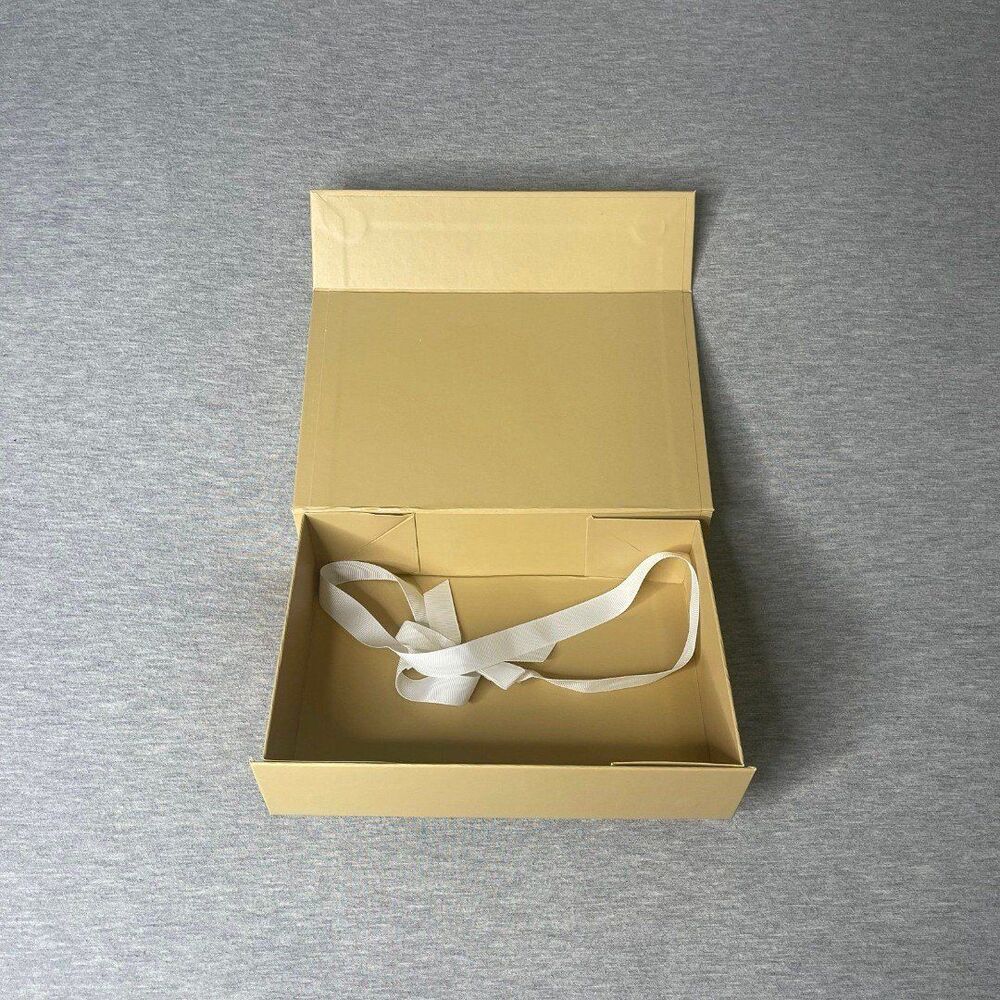 Michael Kors Empty 9”x6” Gift Box with Bow - Picture 7 of 12